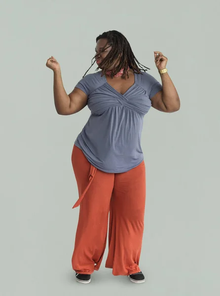Femme afro-américaine dansante — Photo