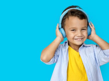 Çocuk müzik dinleme 