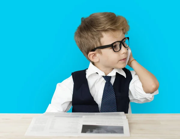 Pequeño Empresario Trabajando en el escritorio —  Fotos de Stock