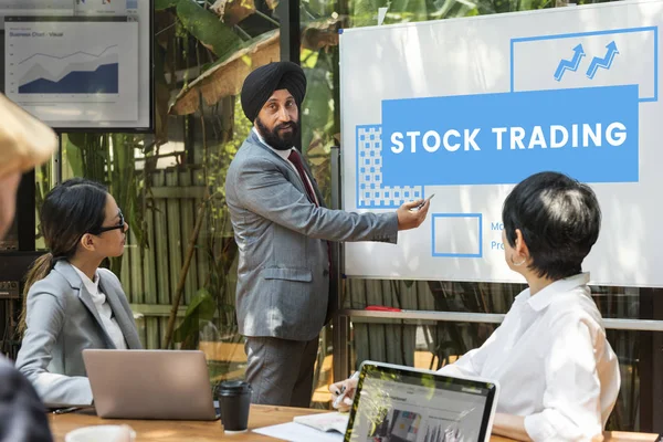 Empresários que têm reunião com discussão — Fotografia de Stock