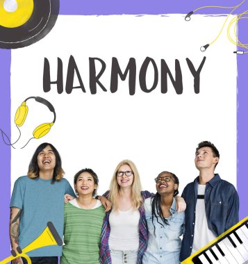 çok etnik gruptan oluşan mutlu genç arkadaşlar