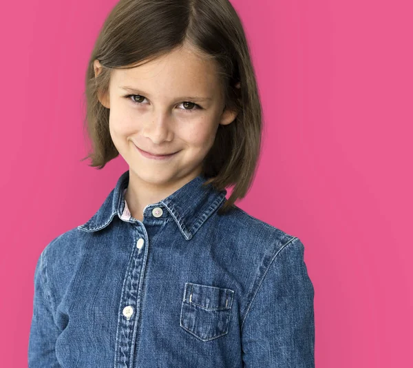 Μικρό κορίτσι φορώντας τζιν πουκάμισο — Φωτογραφία Αρχείου