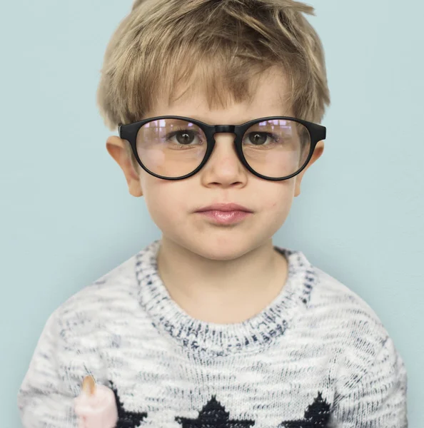 Niño caucásico usando gafas —  Fotos de Stock