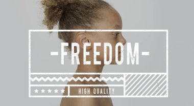 çıplak göğüslü ufaklık