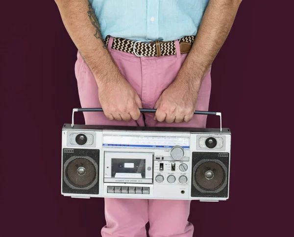 Uomo che tiene Jukebox — Foto Stock