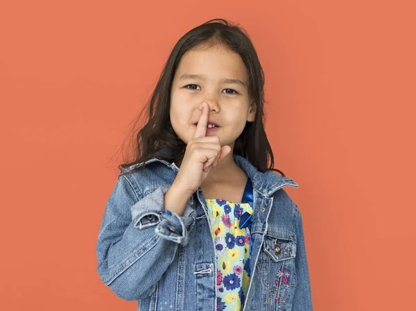 Adorable chica posando en estudio — Foto de Stock