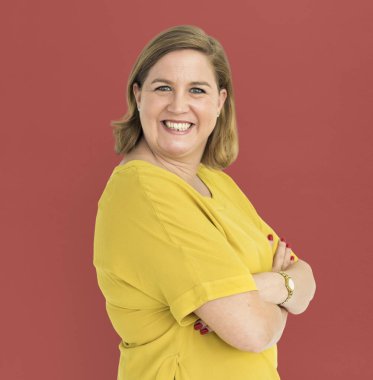 yetişkin kadın gülümsüyor