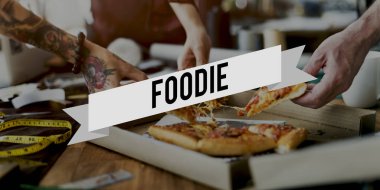 moda tasarımcıları pizza dilimleri kapma