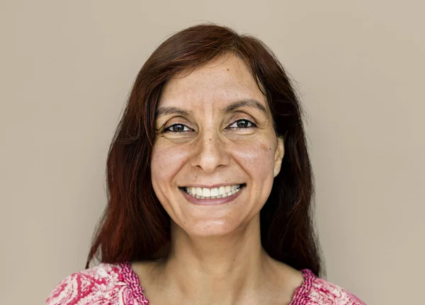 Індійська жінка посміхається — стокове фото