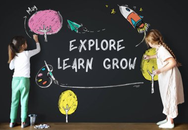 kızlar duvar grafik ile çizim