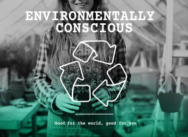 Elinde ot tutan kadın.