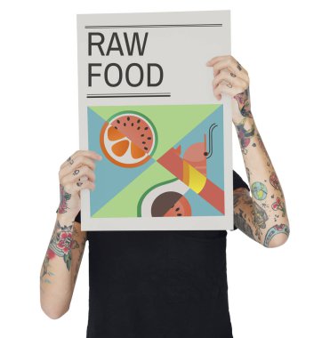 Dövmeli kişi holding afiş.