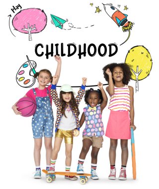 birlikte oynayan çok ırklı çocuklar