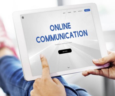 kişi holding dijital tablet