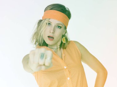 kadın howing bir yumruk