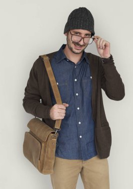 adam tutarak el çantası