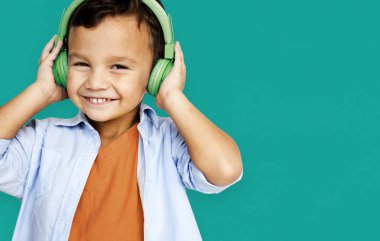 Çocuk müzik dinleme 