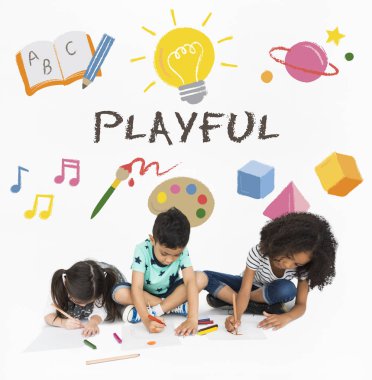 kağıtlara çizim çocuklar