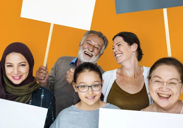 Vielfältige Gruppe von Menschen zusammen — Stockfoto