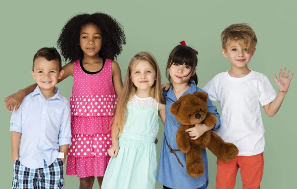 Lachende kinderen in de studio — Stockfoto