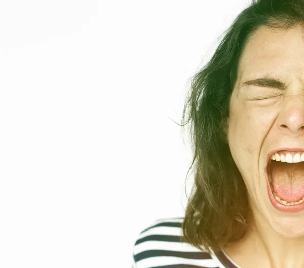 Jovem mulher gritando — Fotografia de Stock