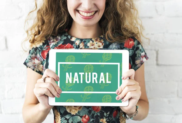 Vrouw met digitale tablet — Stockfoto