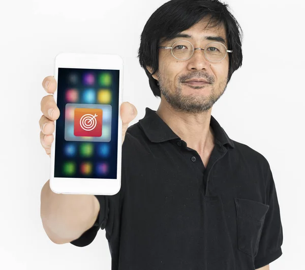 Muž zobrazeno smartphone — Stock fotografie