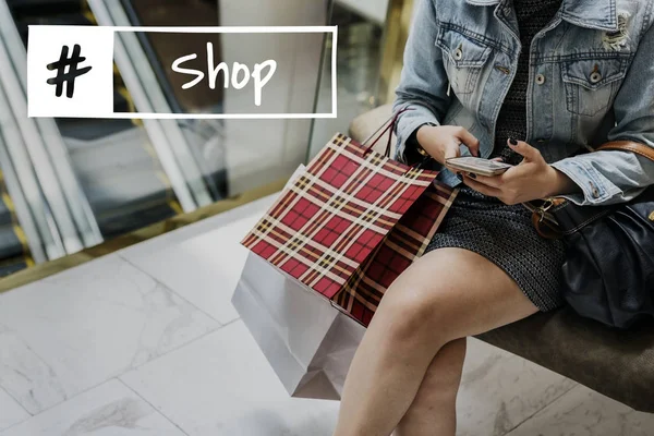 Mujer con bolsas de compras — Foto de Stock