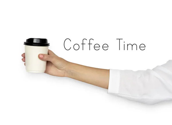 Жіноча рука тримає чашку кави — стокове фото