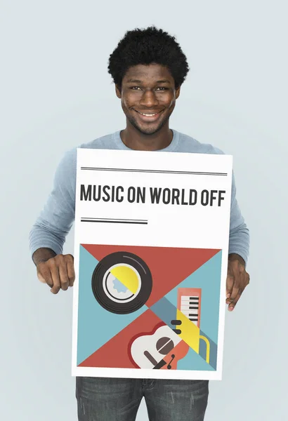 Afrikanska mannen håller grafisk banner — Stockfoto