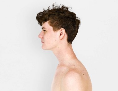  Sakin yüz ile yetişkin adam