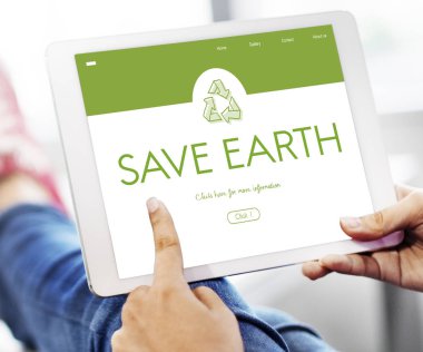 kişi holding dijital tablet