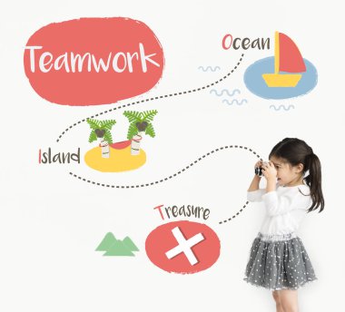 fotoğraf makinesi ile sevimli küçük kız