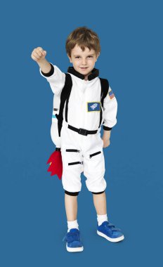 astronot kostüm jetpack ile çocuk