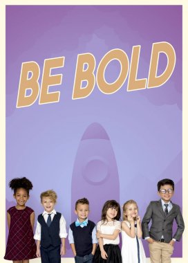 satır içinde duran çocuk