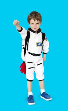 astronot kostüm jetpack ile çocuk