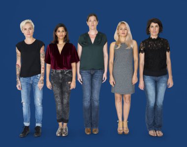 kadın çok ırklı grubu 