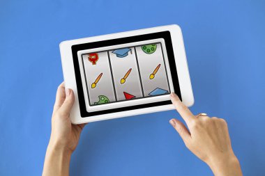 kişi holding dijital tablet