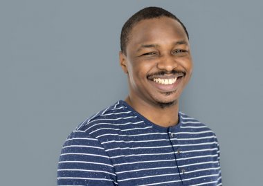 Afrikalı erkek gülümseyen