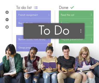 koltukta oturan öğrencilerin grup