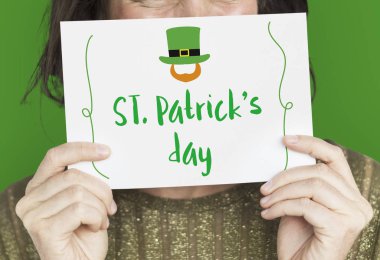 kadın holding kartı. 