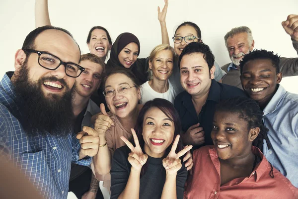 Diversi gruppi di persone insieme — Foto Stock