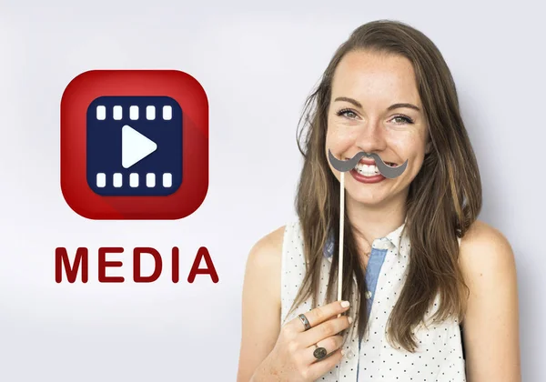 Mujer sosteniendo papel bigote — Foto de Stock