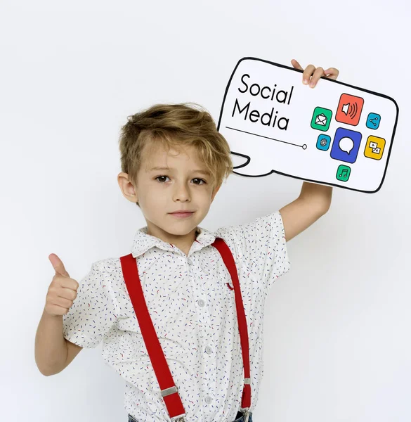 Kid holding papier tekstballon — Stockfoto
