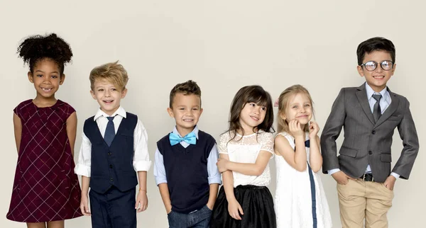 Crianças vestidas no estúdio — Fotografia de Stock
