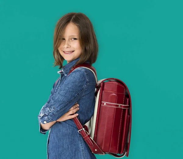 Niedliches kleines Mädchen mit Rucksack — Stockfoto