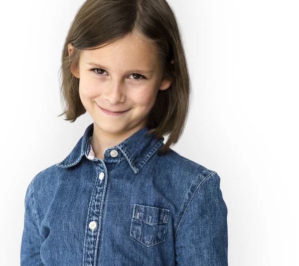 Bambina che indossa una camicia jeans — Foto Stock