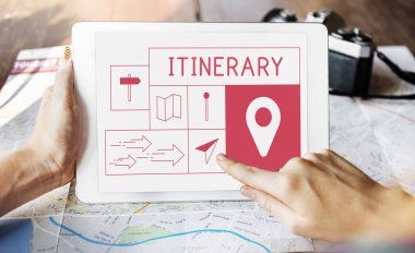 Dijital tablet kullanan kişi 