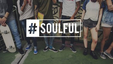 şık insanlar birlikte ayakta