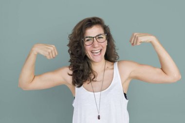 kadın gösteren kaslar